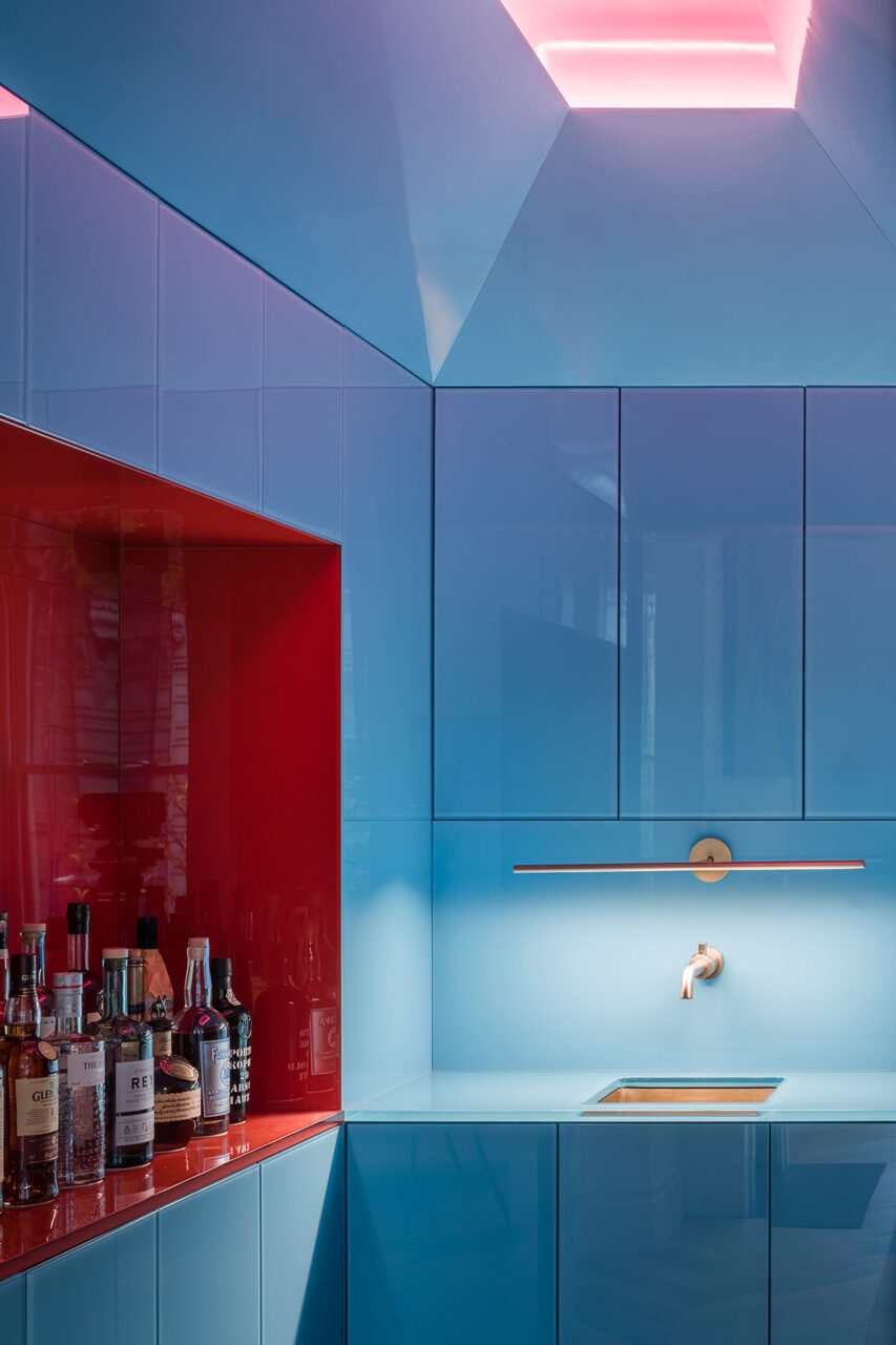 Clean lines, blue and a red recessed bar make up the wet room