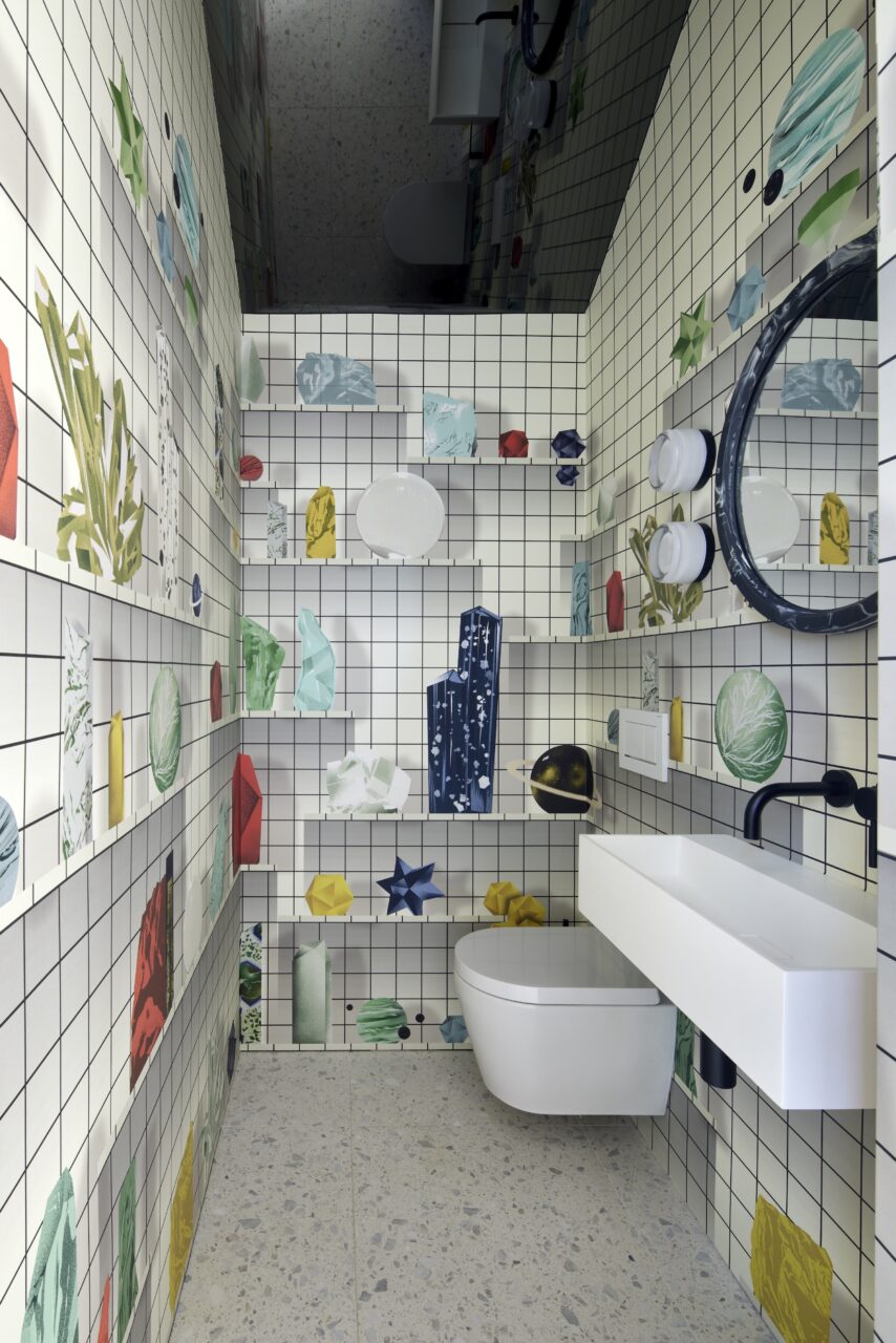 A wallpaper with shelves and object feels 3D in a bathroom