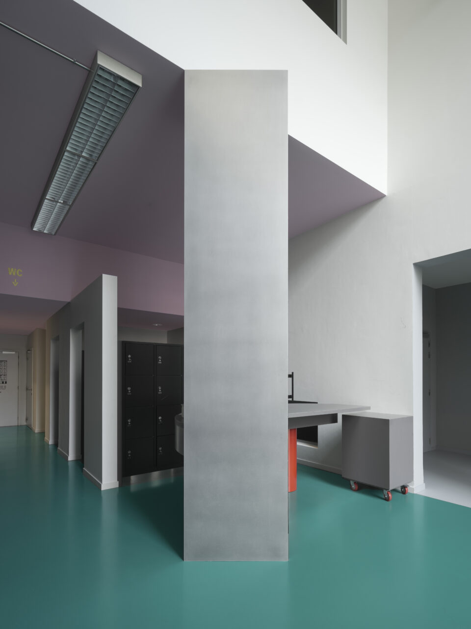 Stainless steel and industrialism are part of the new entrace i.s.m.archtecten designed for FOMU