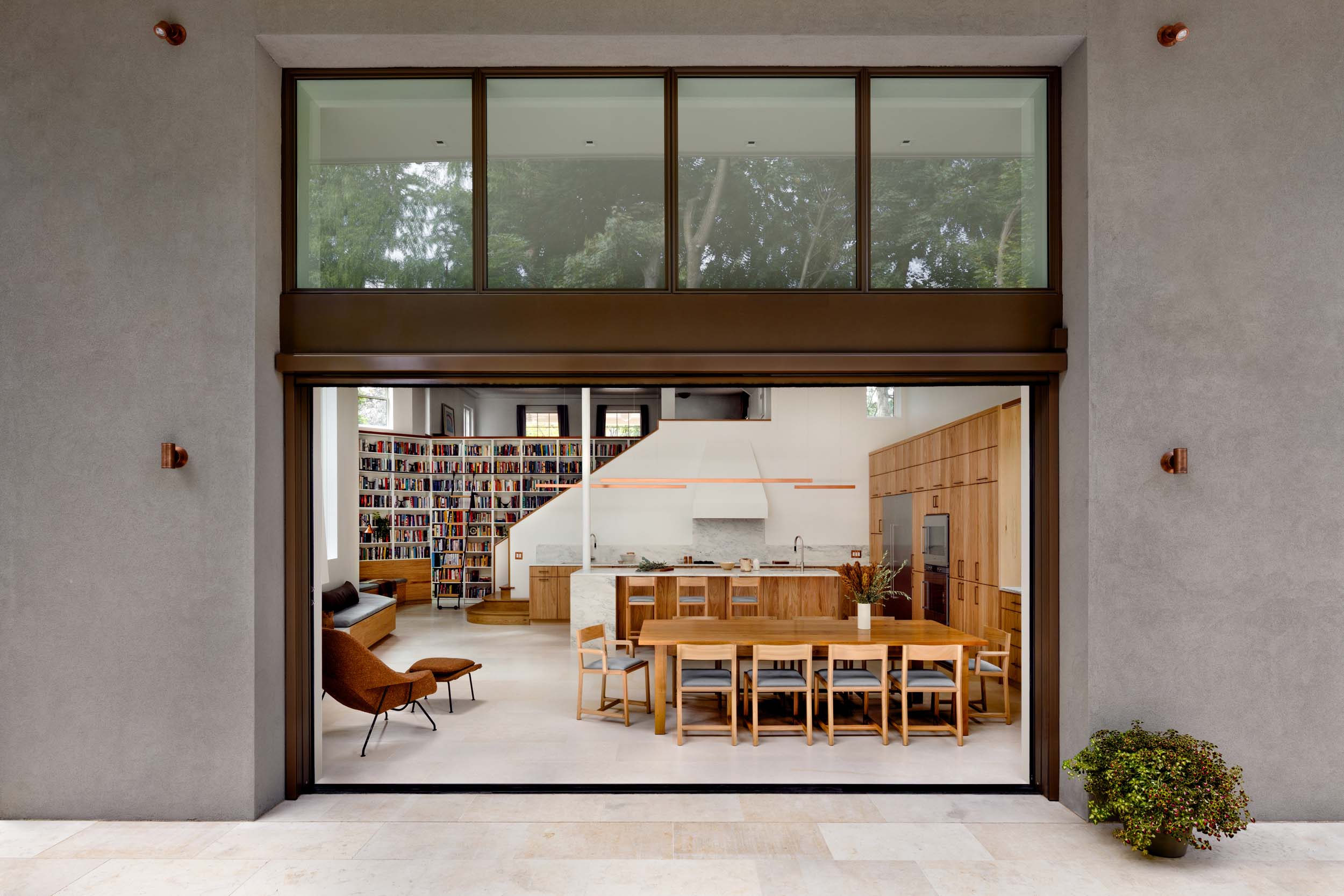 Sliding glass doors reveal a new library at Cleveland Park House