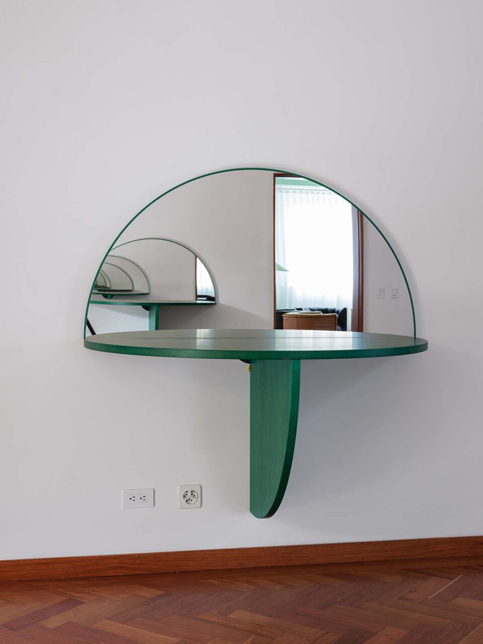 A green geometric mirror designed by Lütjens Padmanabhan