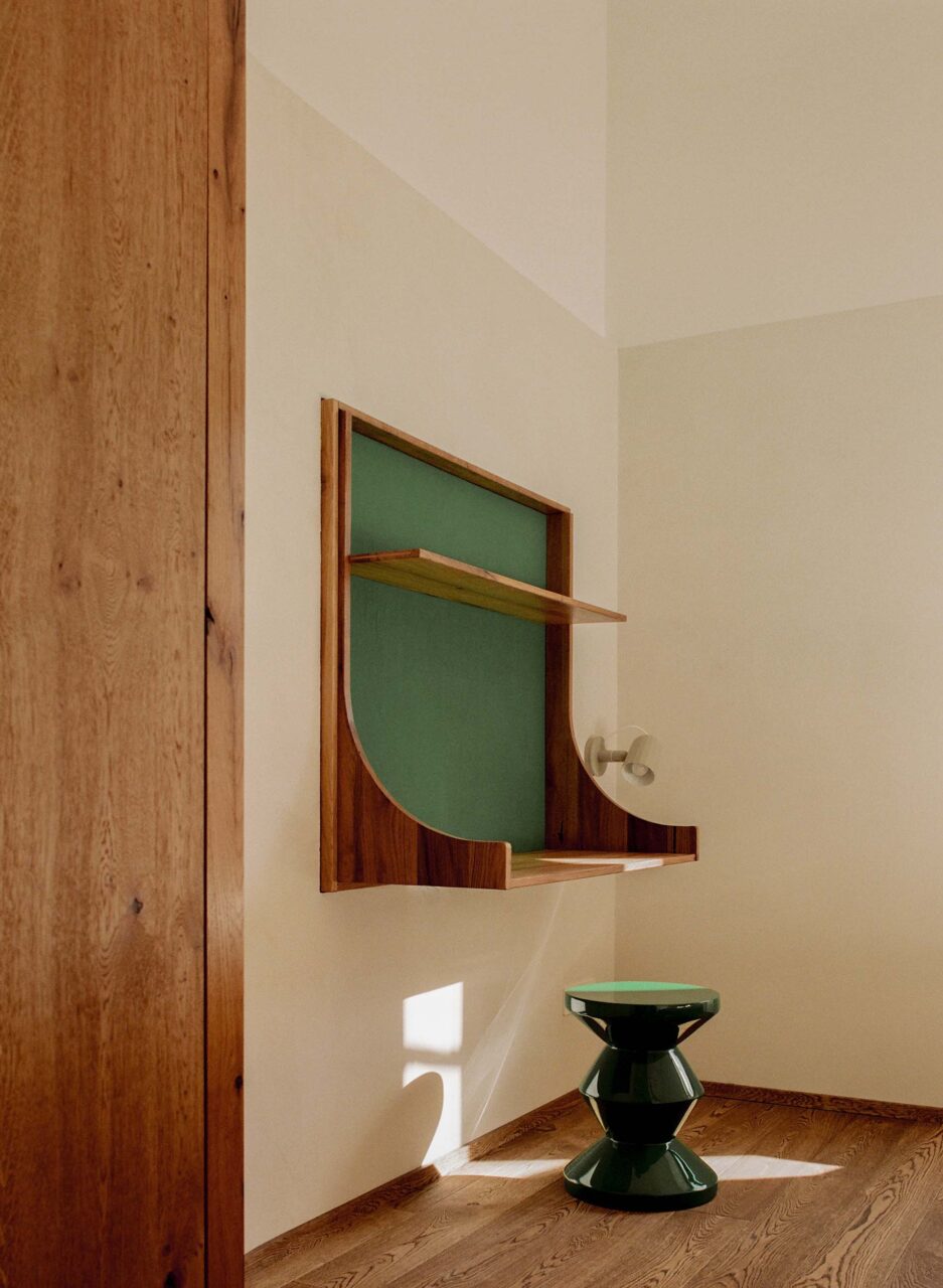 A stool and wall shelf in green in a bedroom of a castle