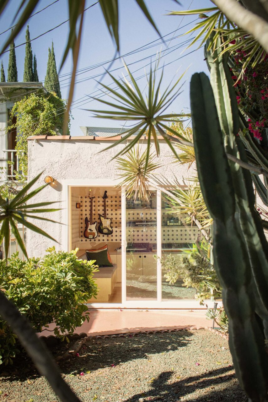 California greenery paves the way to a garage-turned-music studio