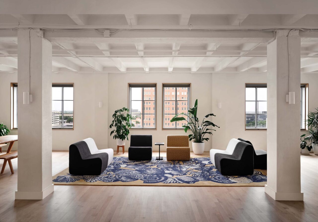 The office MT7 has vintage furniture and coffered ceilings