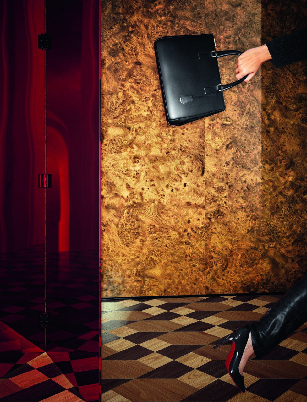 A burlwood interpretation clad the walls from Sodai