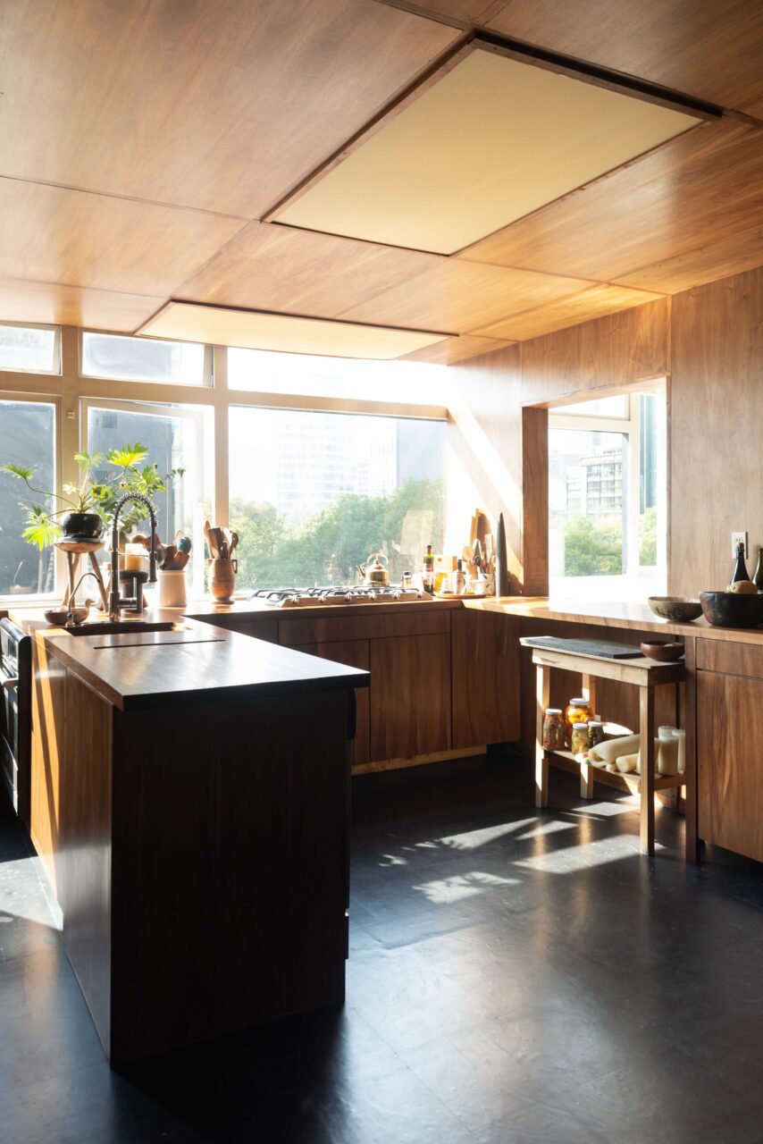 Pol's Kitchen features good lighting thanks to lots of windows