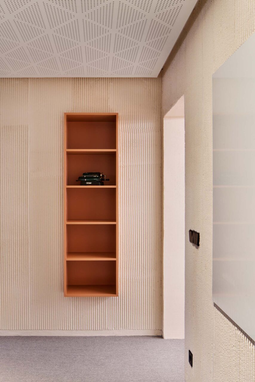 Alexander Fehre includes built-in shelves for an office in Germany
