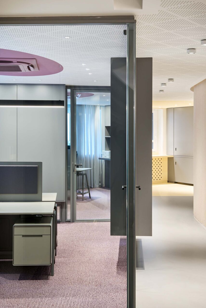 Alexander Fehre uses color blocking for an office in Stuttgart