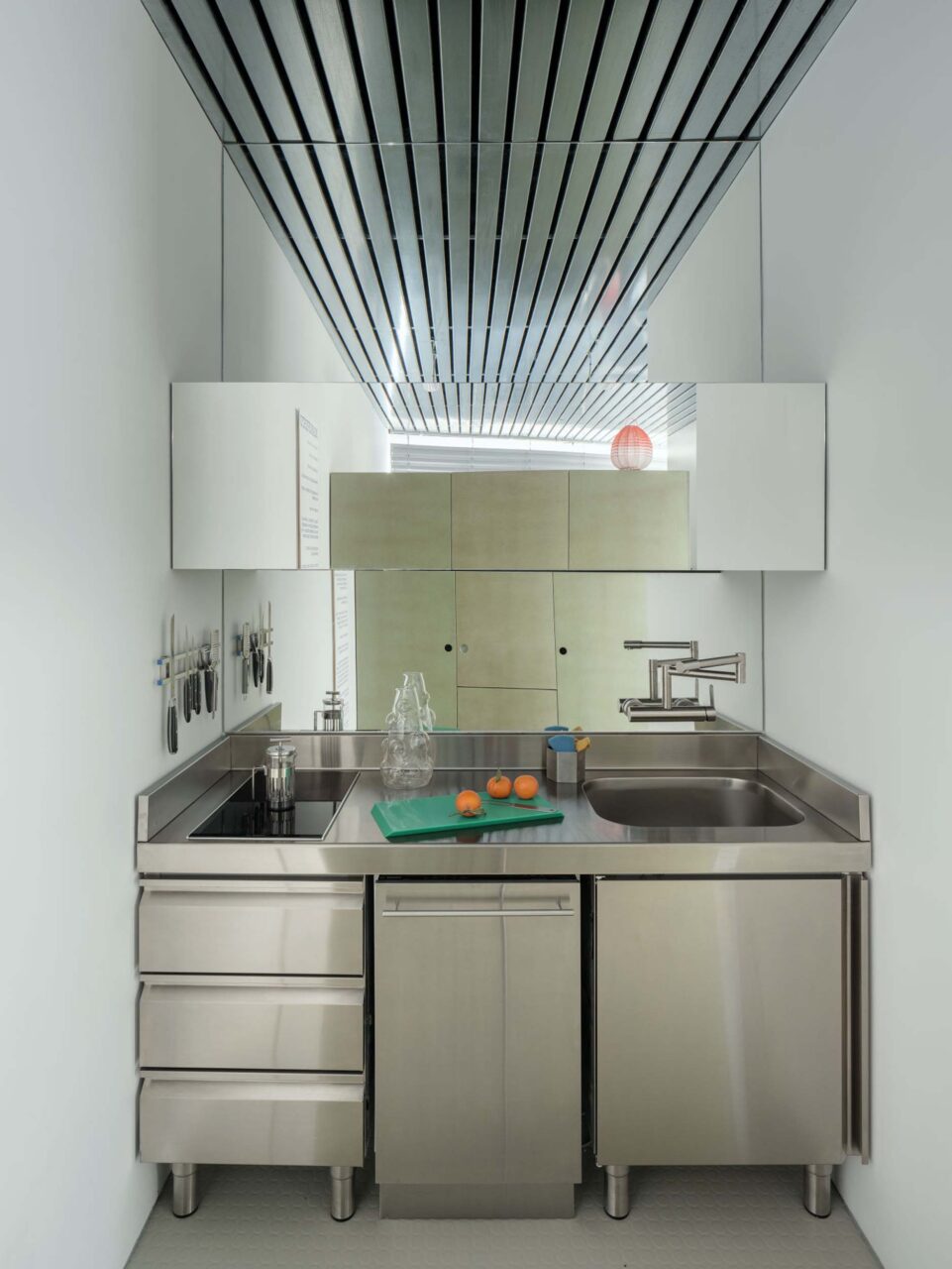A compact kitchen in Studiolo