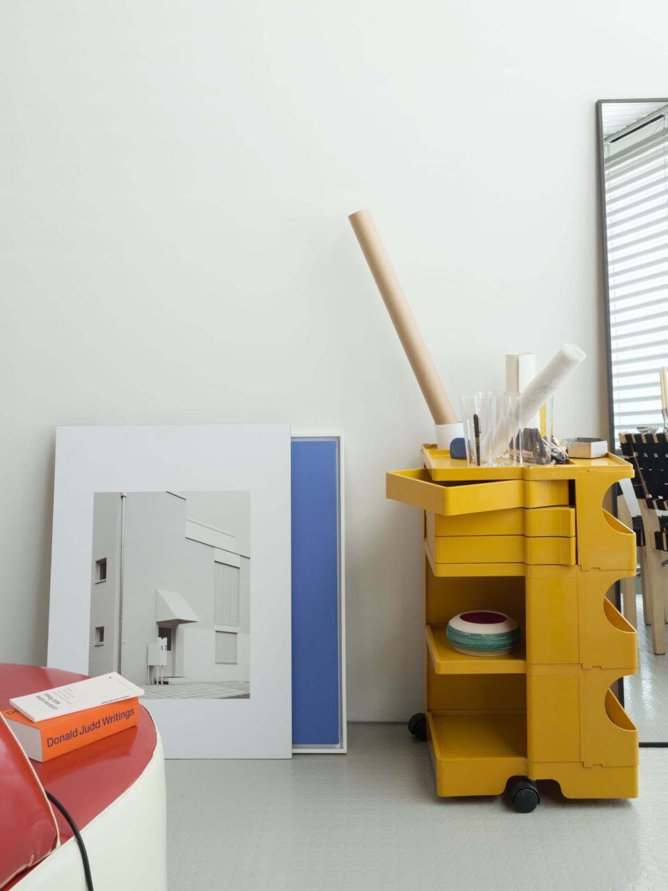 A photo and cleaning supplies lies inside Studiolo