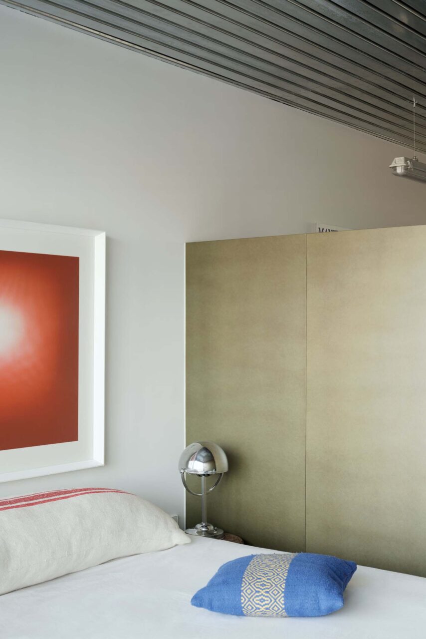 The bedroom designed by Hanghar