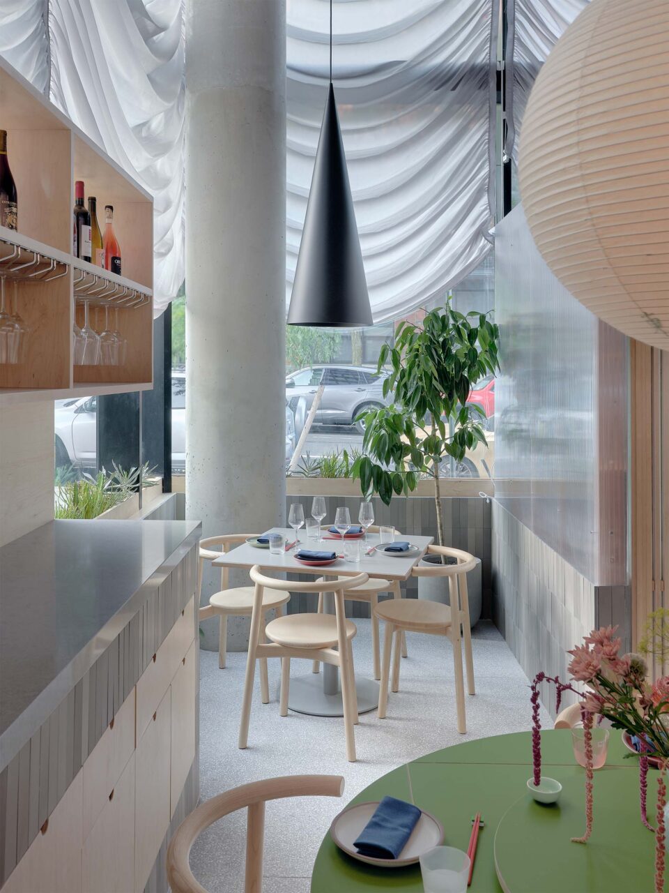 The interior tables at Nin hao