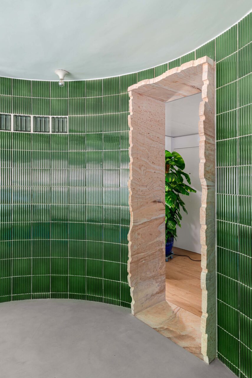 Unplanned domestic prototype uses sandstone