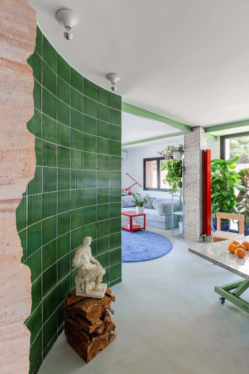 Ismael Manzano questions a regulated interior for an apartment