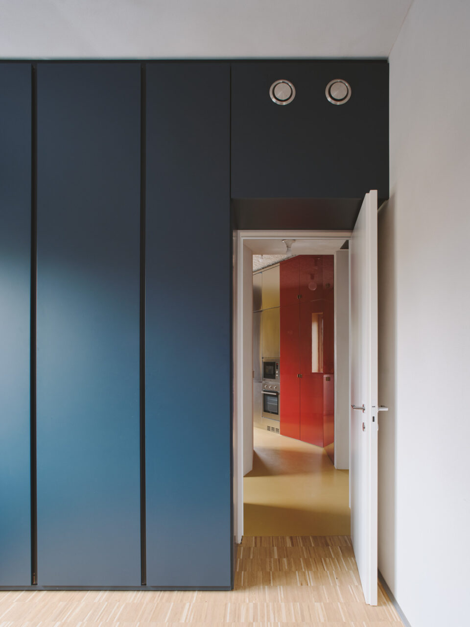 A blue bedroom by tenet