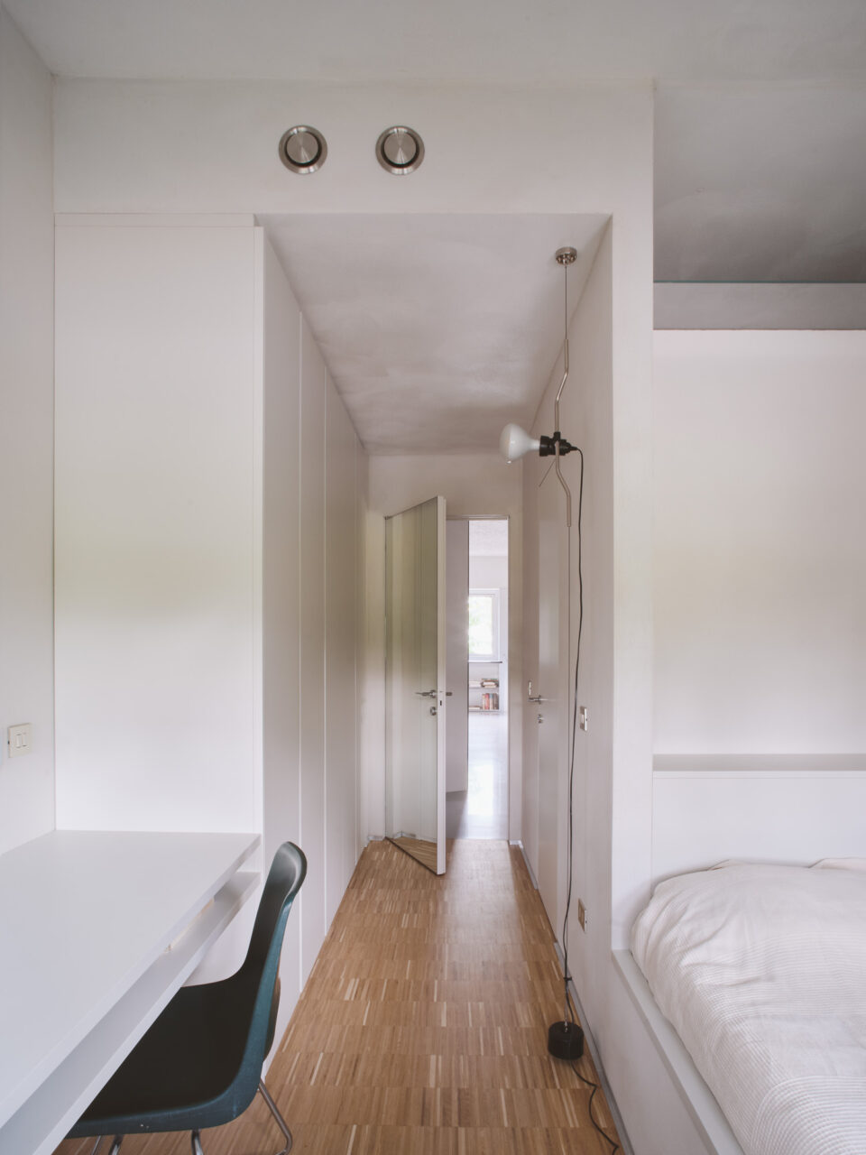 The all-white bedroom by Tenet