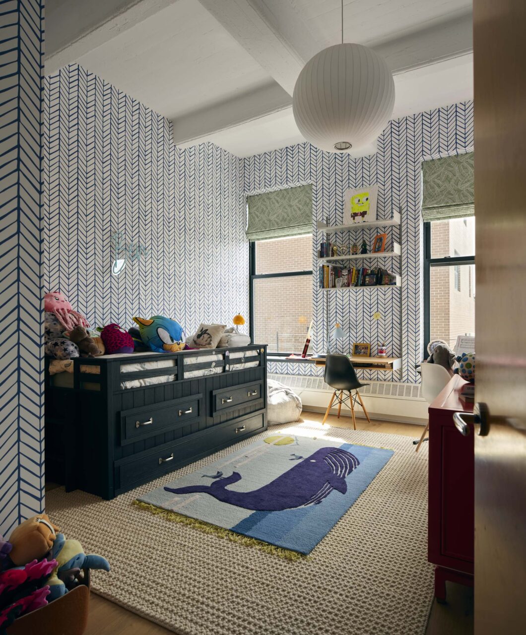 chevron wallpaper in kid's bedroom