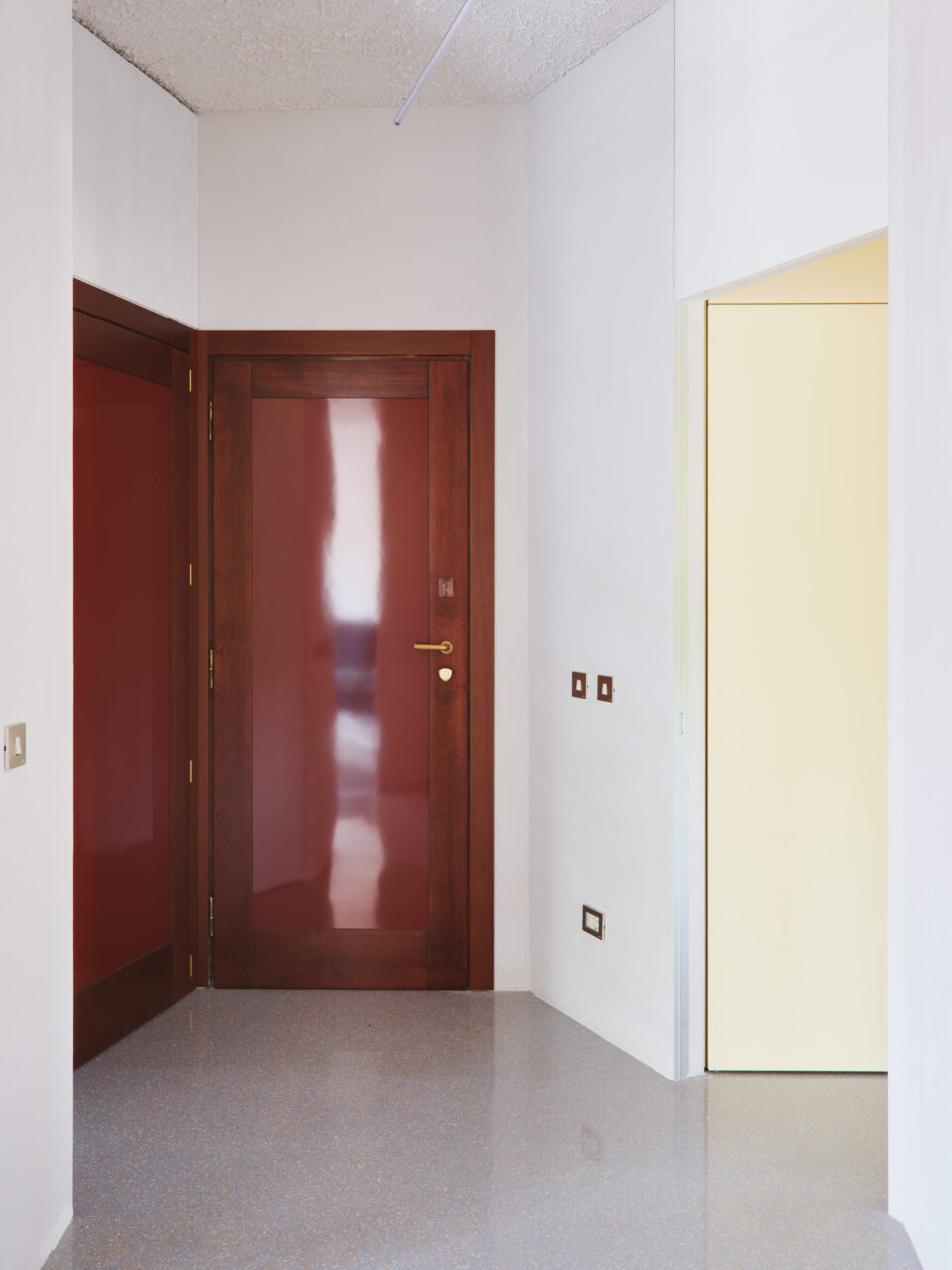 In Piazza Carbonari a new entrance by tenet