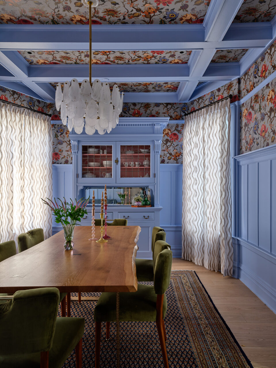 Love & Interiors works with saw on quarter round