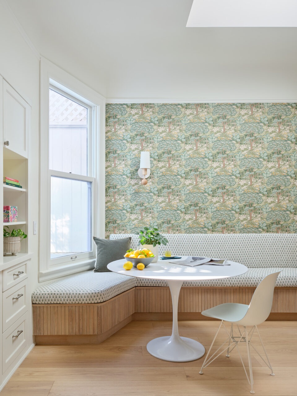 breakfast nook at quarter round house