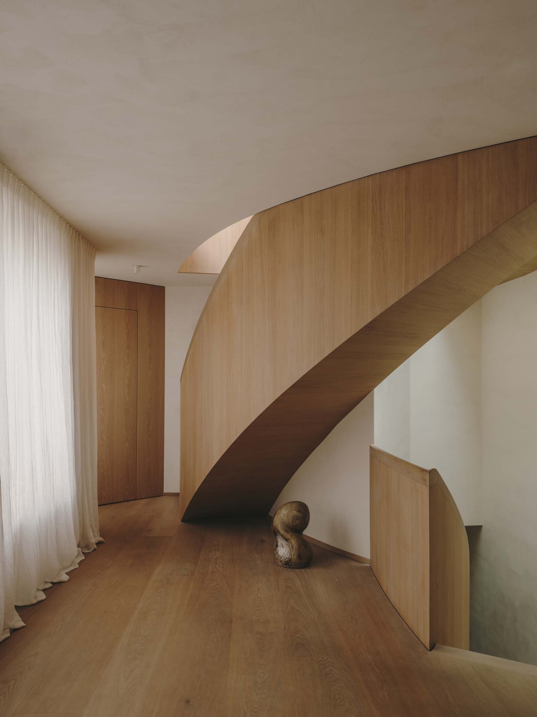 Paris apartment by holzrausch