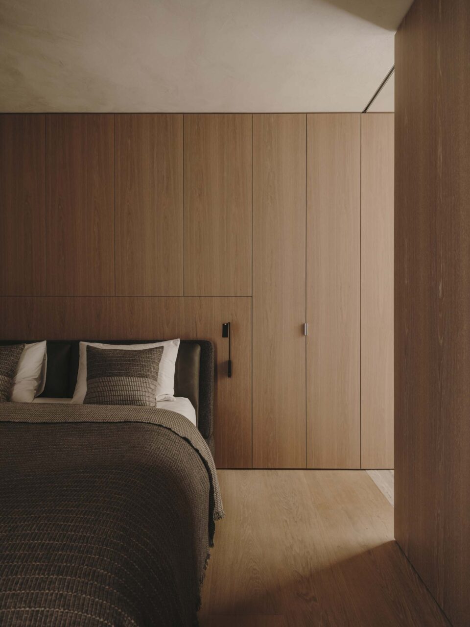 holzrausch designs bedroom with wood