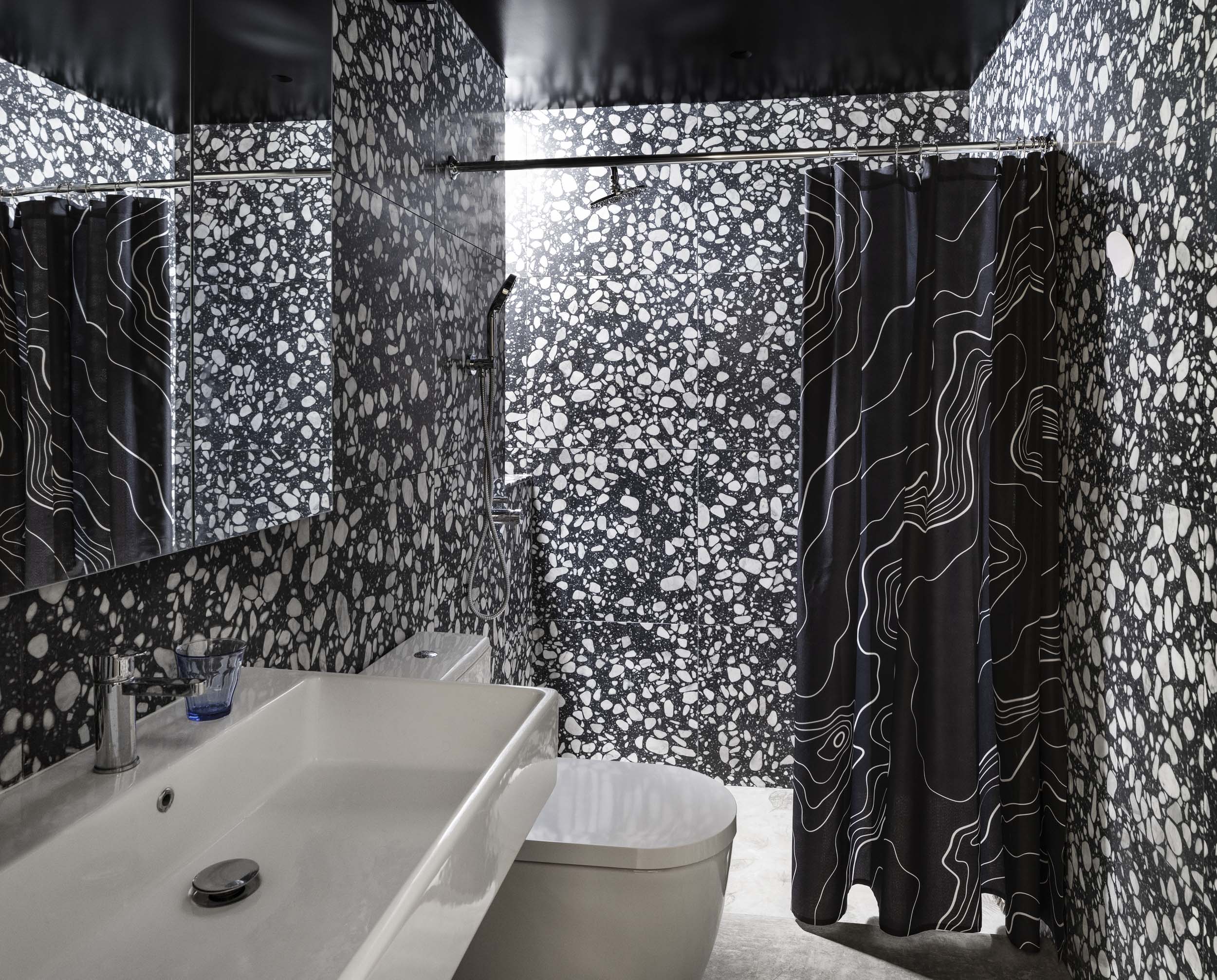 bathroom in black and white