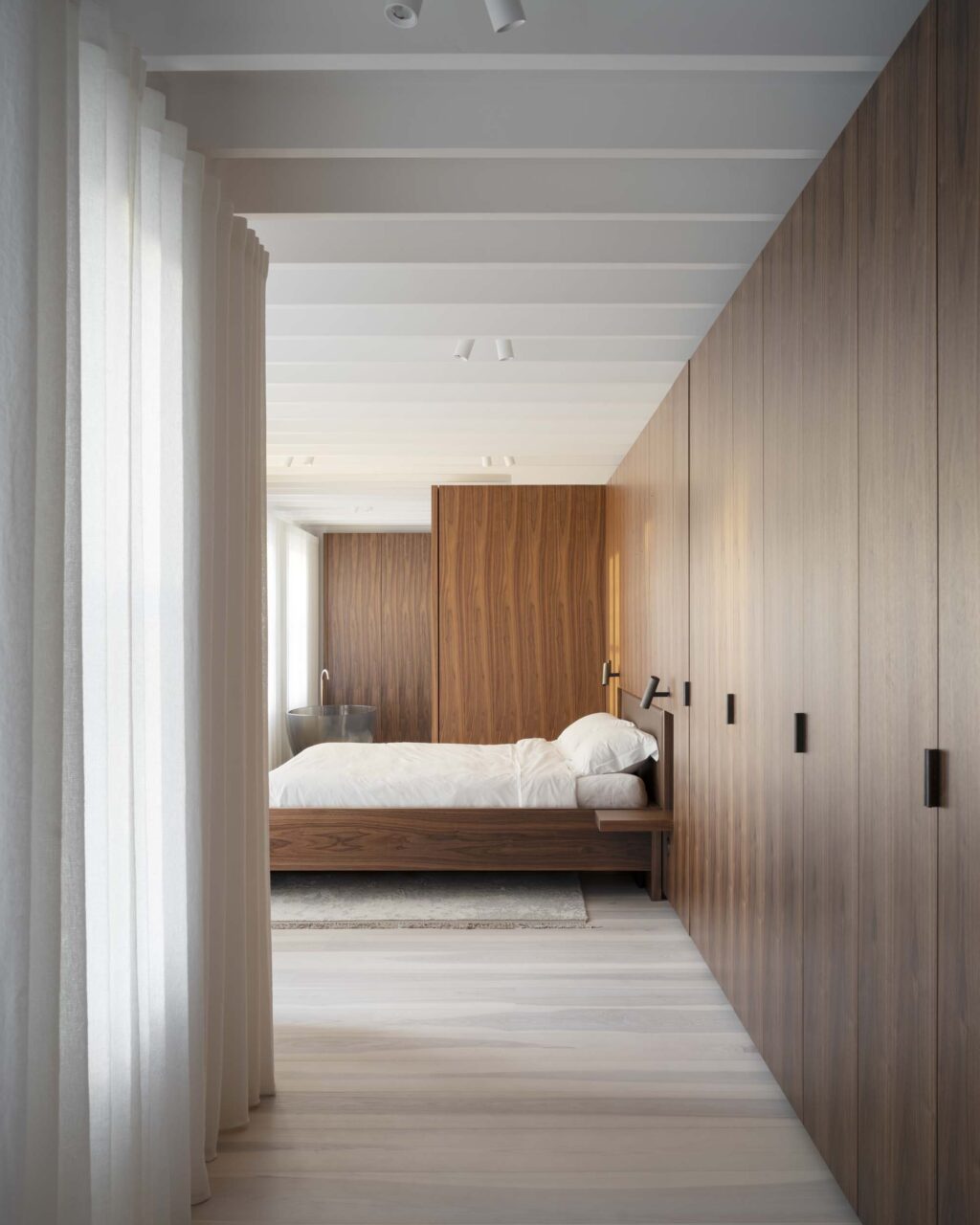 duplex penthouse in london with wood bedroom