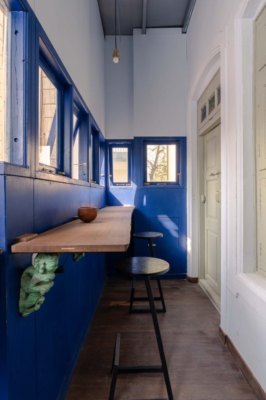 blue wall and desk table