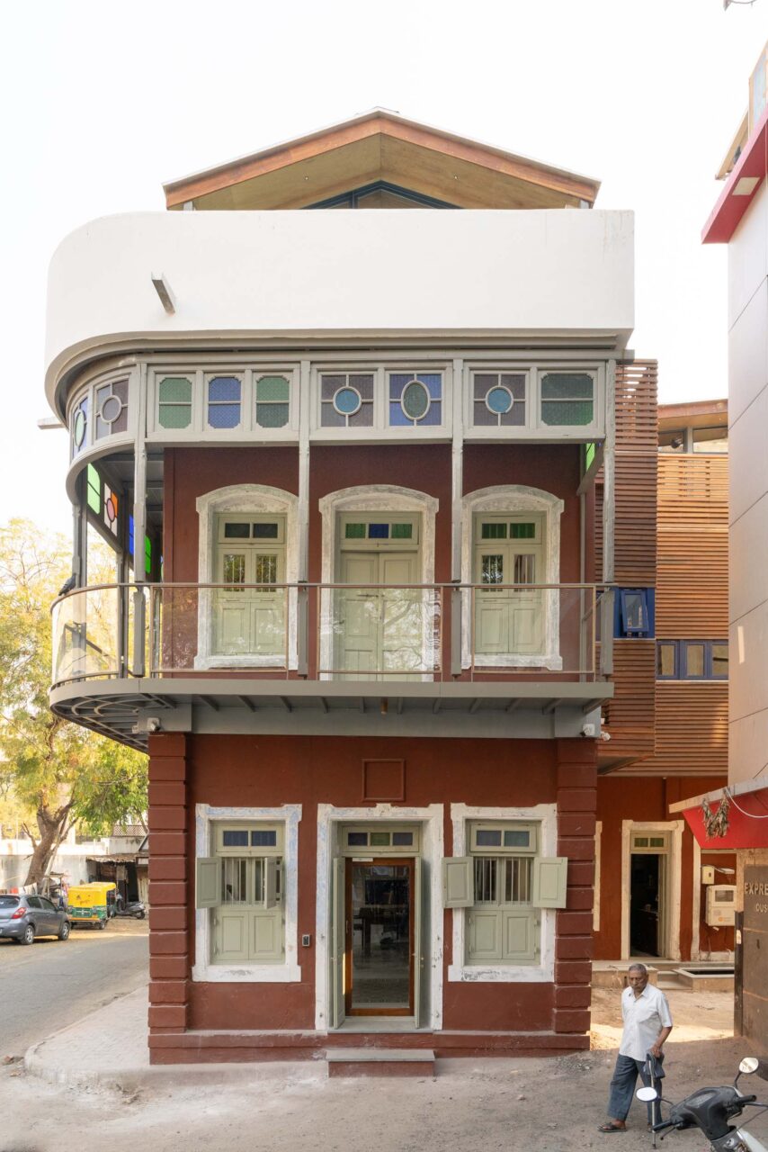 exterior of renovated haveli by banduksmithstudio
