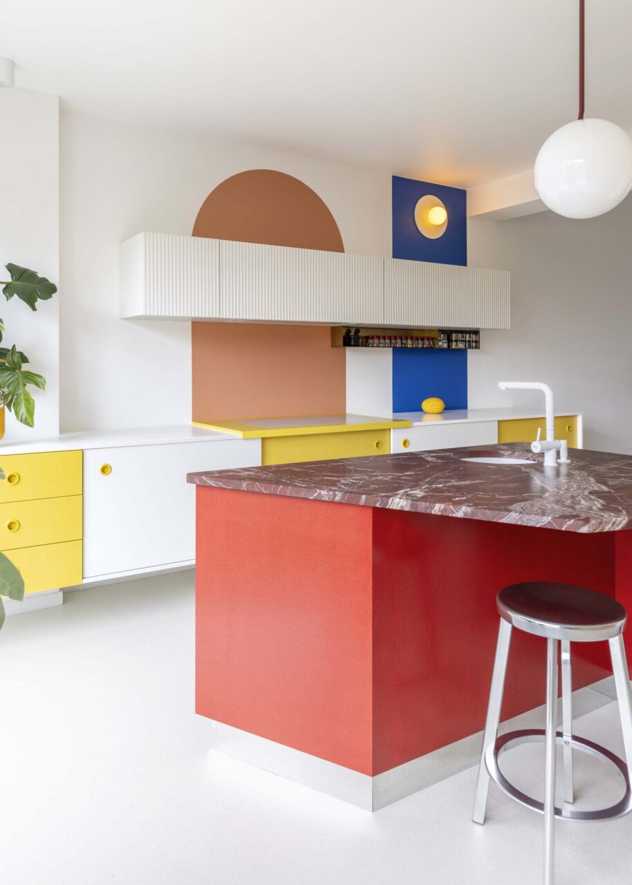 Kitchen with color and geometry