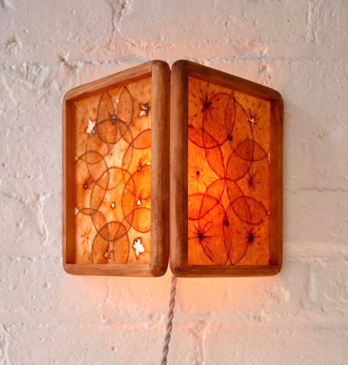 apple sconce