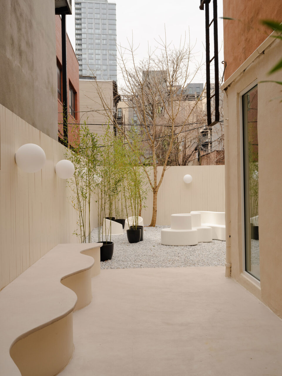 curvy banquettes