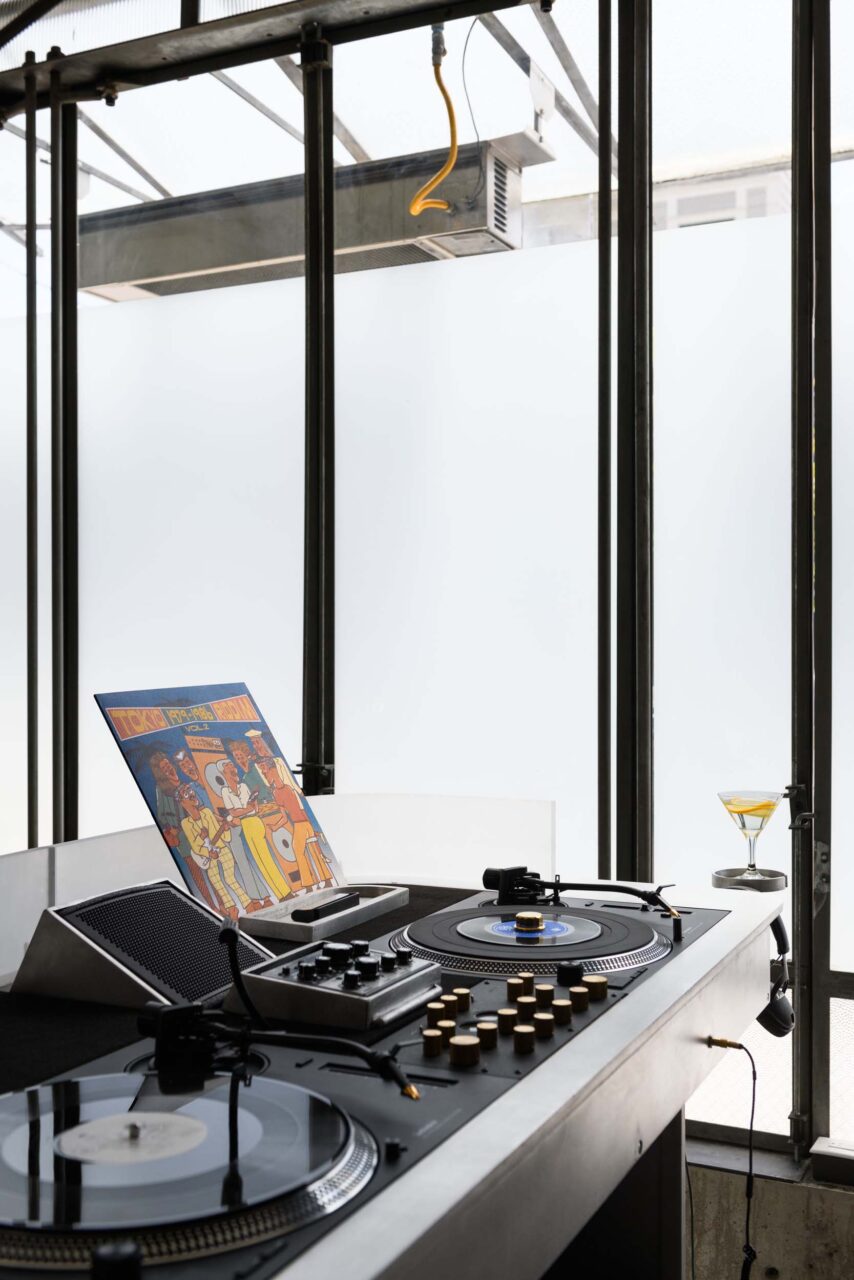 dj stand made by 280 west