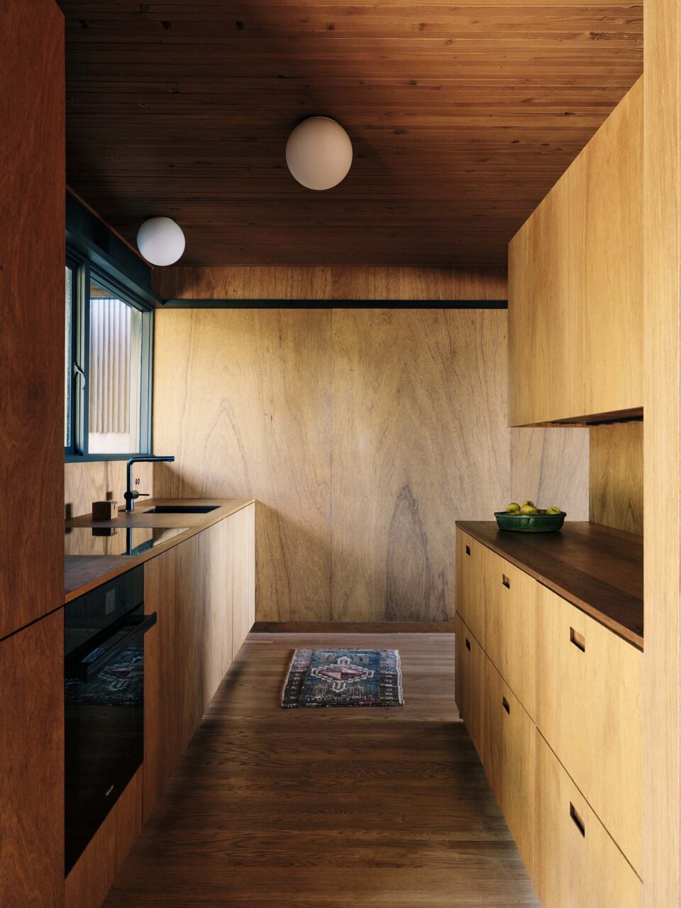 wooden kitchen by mork ulnes