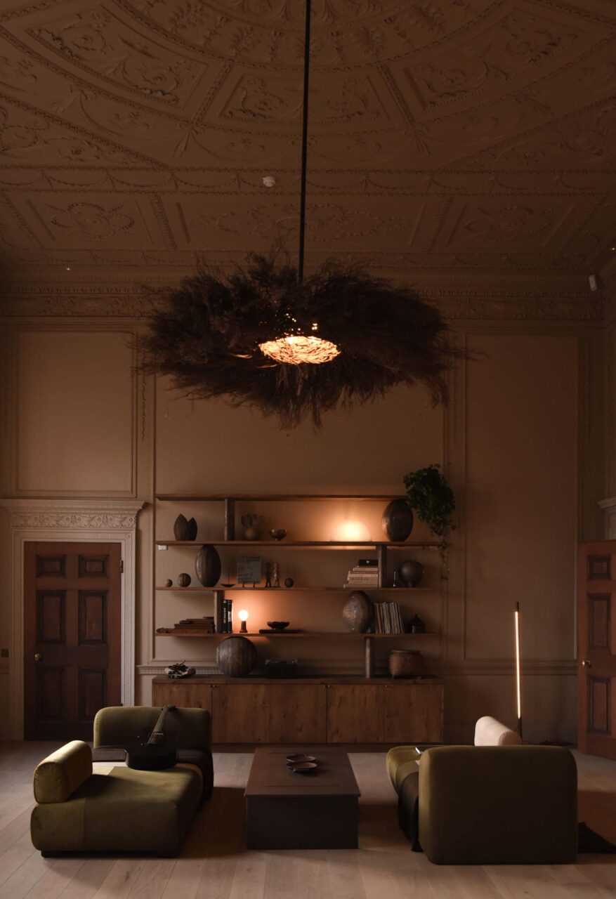lounge space with light fixture with wreath