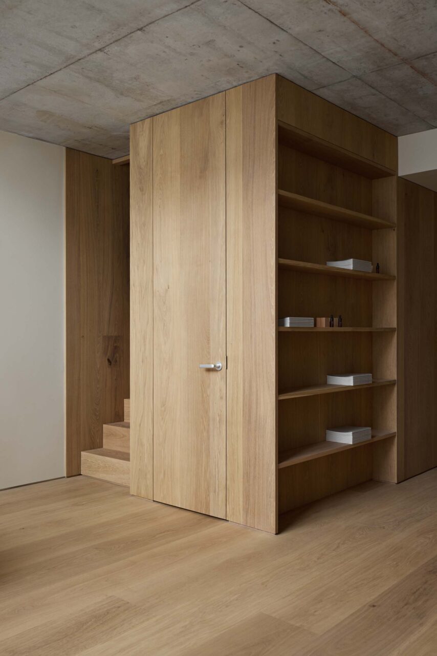 door and stair using dinesen