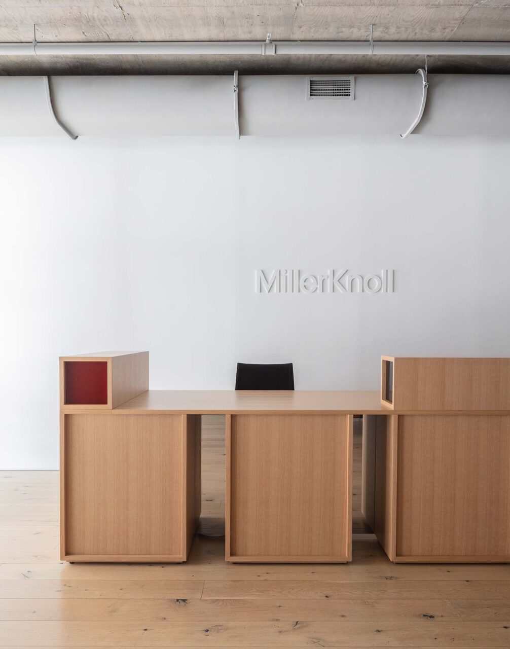 datesweiser reception desk