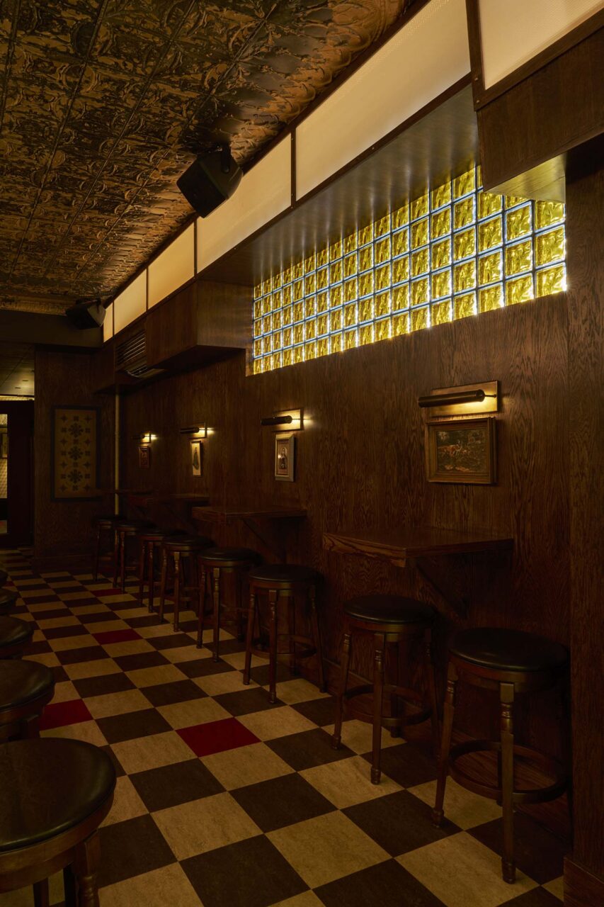 dive bar in queens