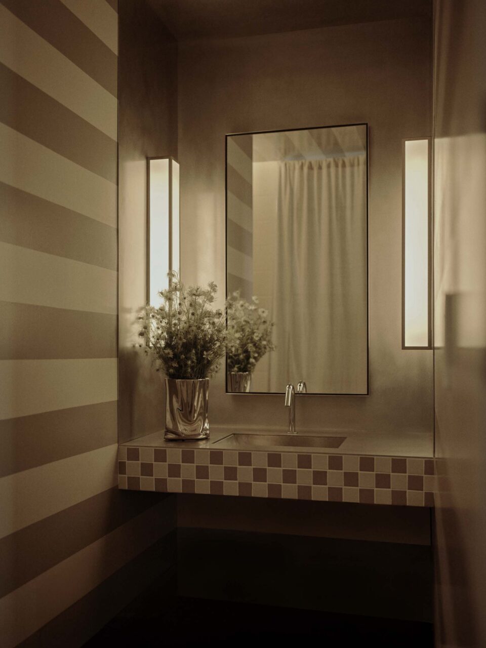 bathroom at noun
