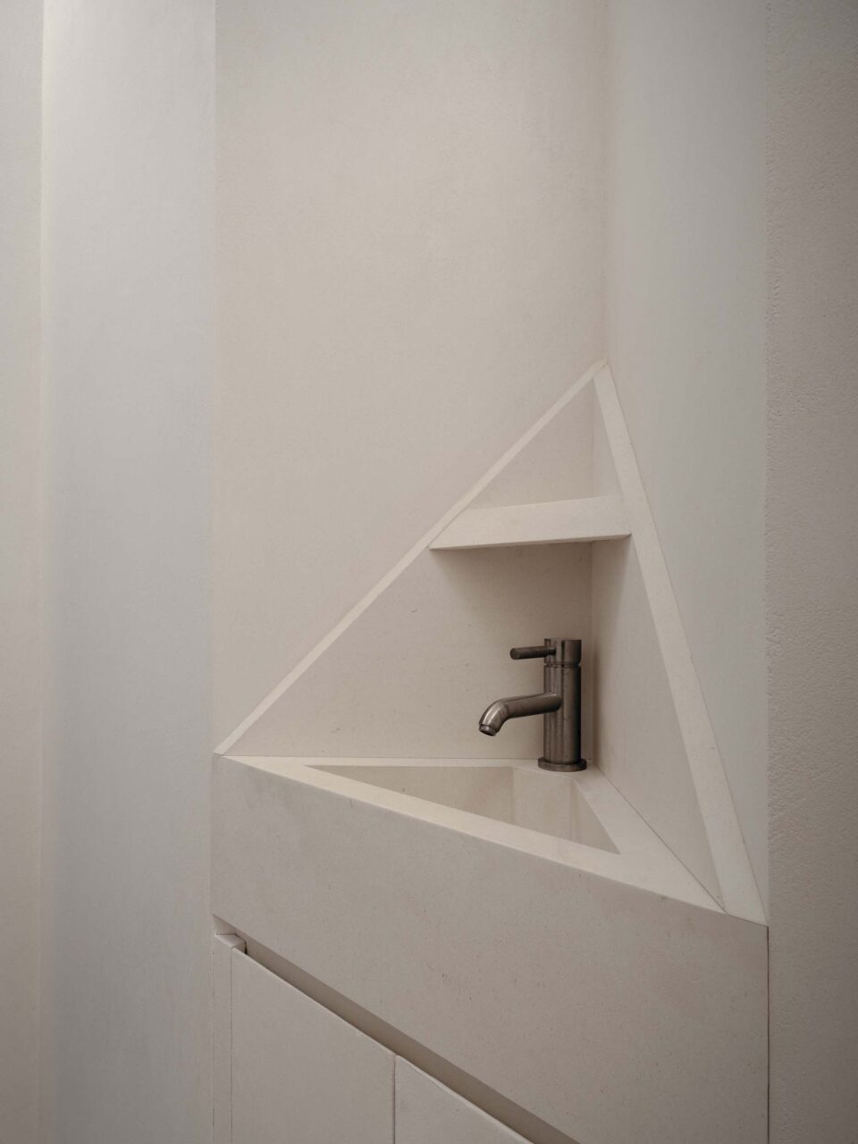 triangular recessed sink