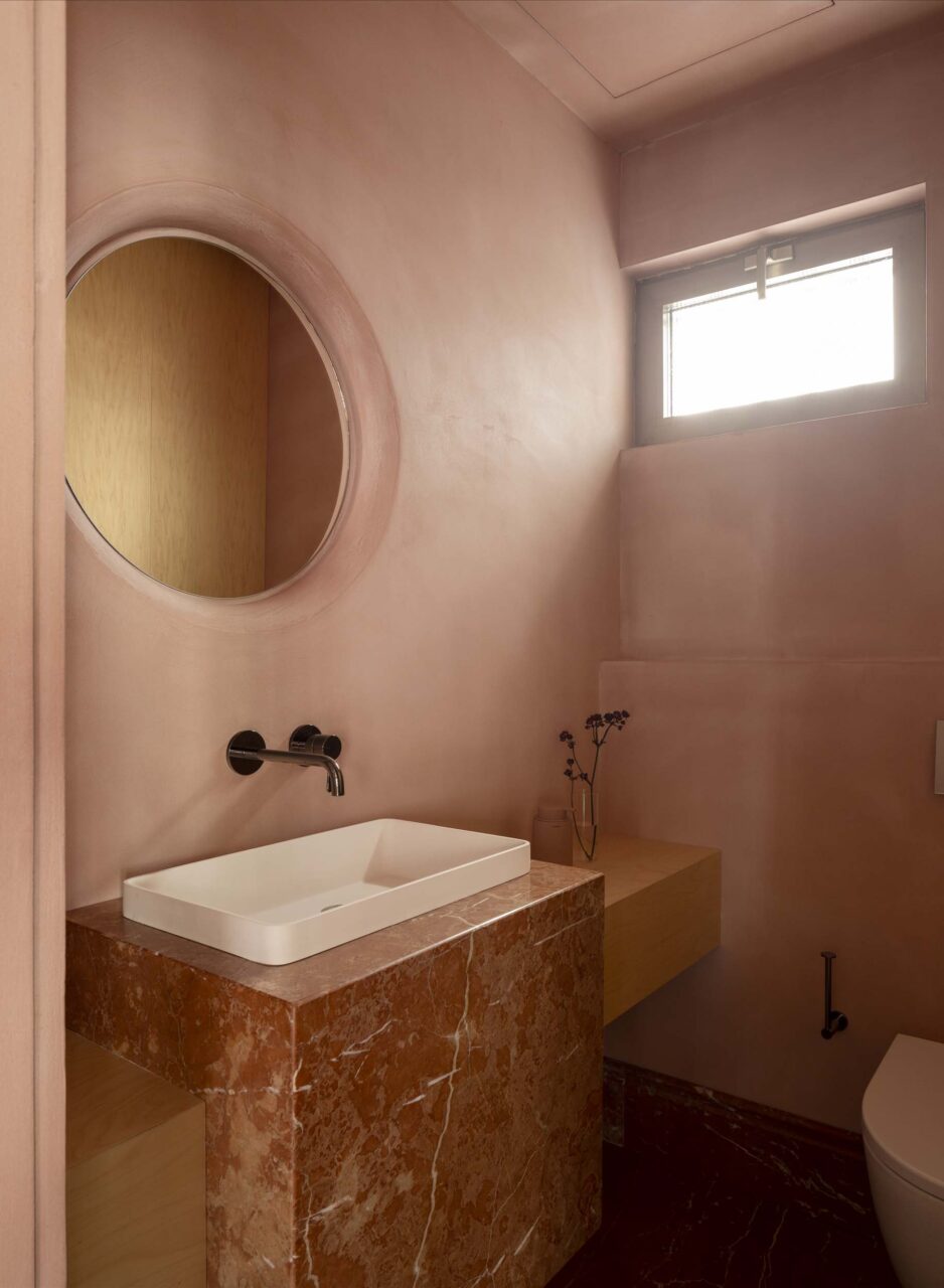 circular mirror in plaster