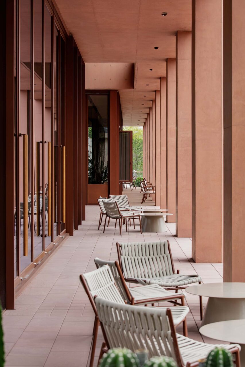 hotel in china with colonnade