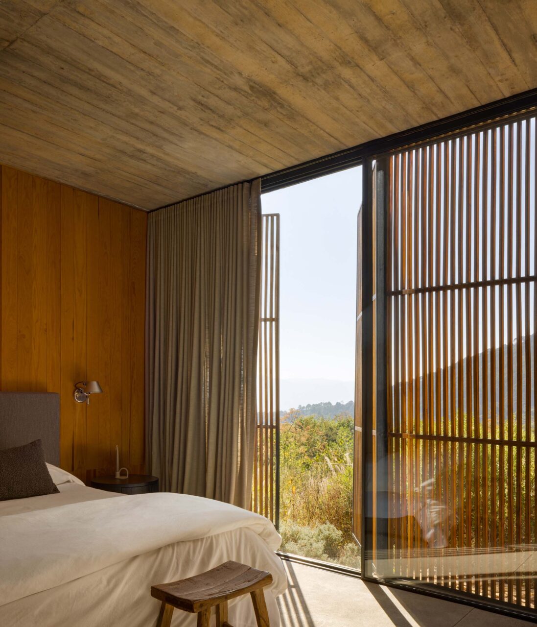 cantilevered wing